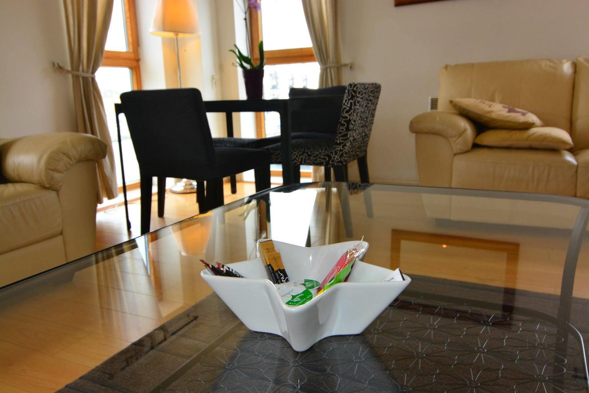 Apartment Wharf - Meridian Place Баркинг Экстерьер фото