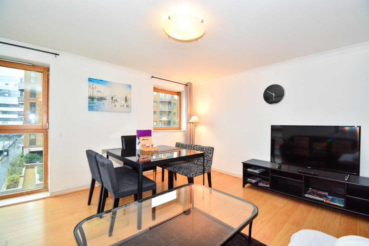 Apartment Wharf - Meridian Place Баркинг Экстерьер фото