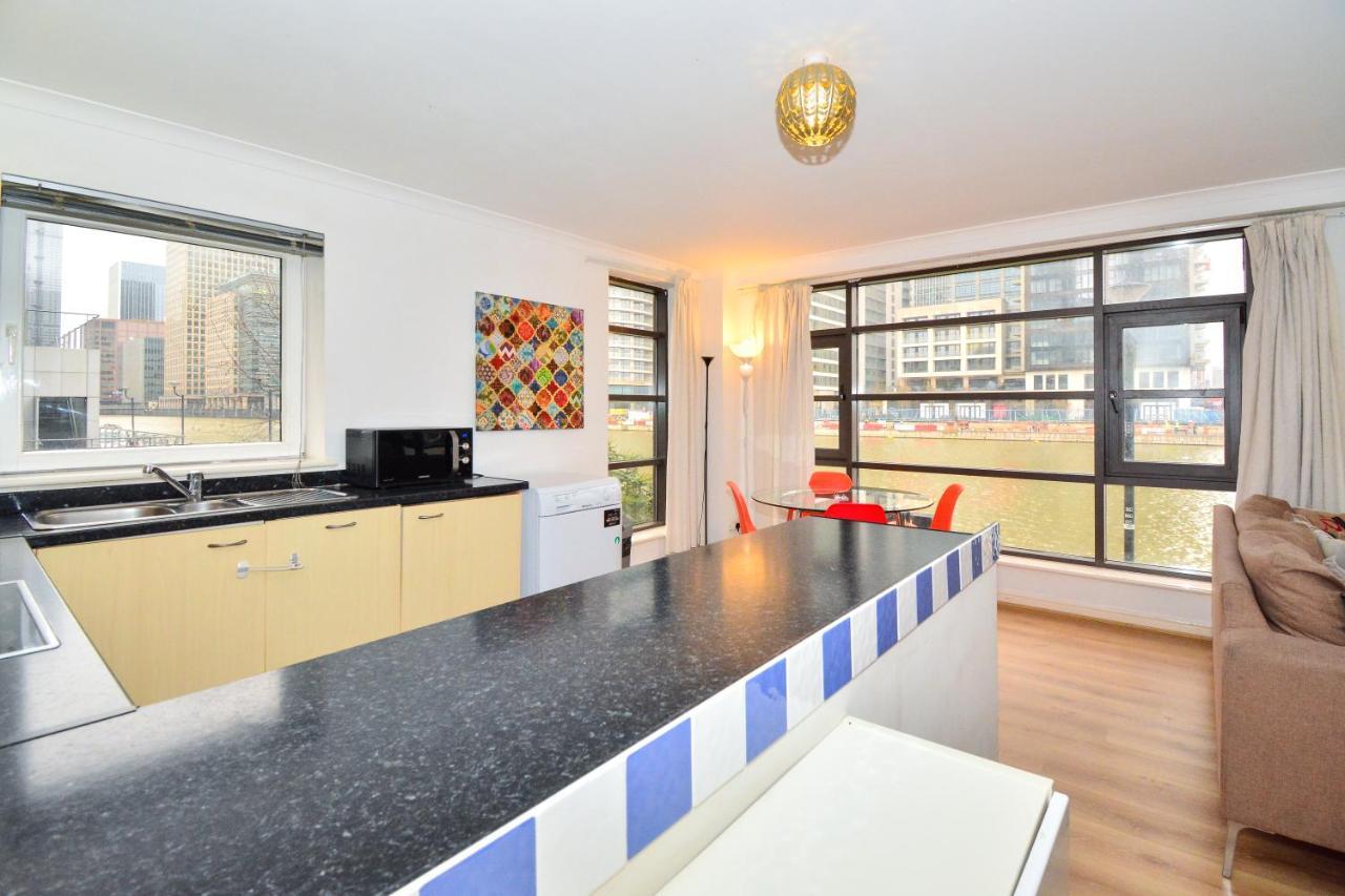 Apartment Wharf - Meridian Place Баркинг Экстерьер фото